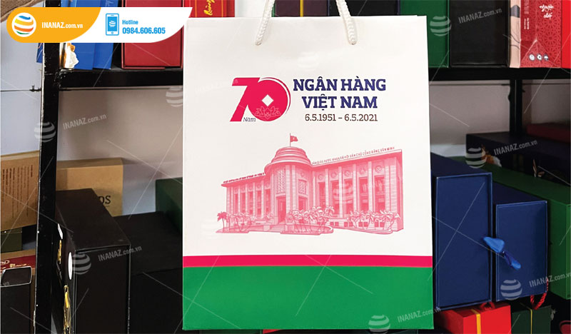 Mẫu túi giấy sang trọng kỉ nghiệp 70 năm Ngân hàng Việt Nam