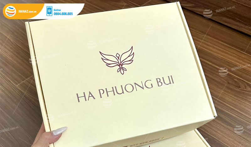 Hộp giấy nắp gài đựng quần áo Ha Phuong Bui