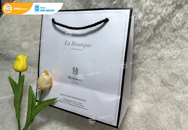 Mẫu túi giấy đựng quần áo thương hiệu La Boutique