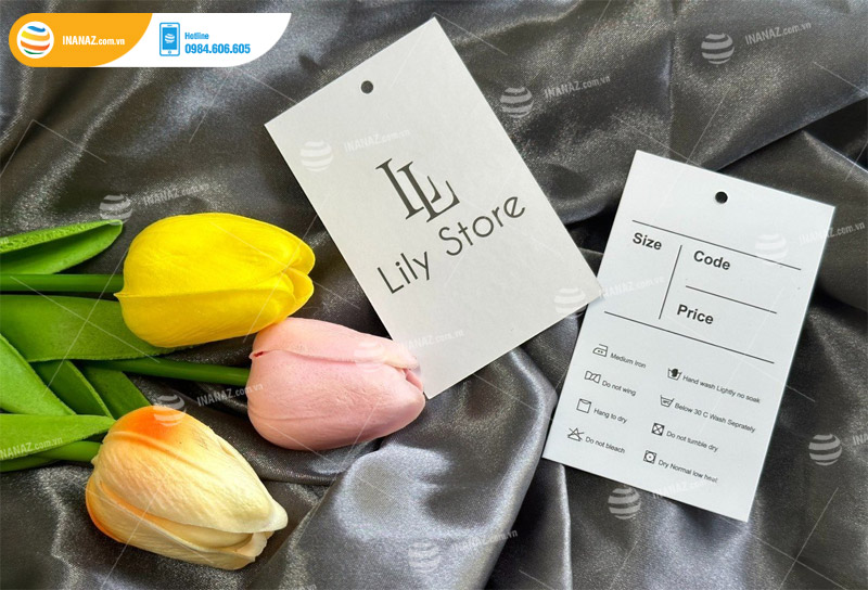 Mẫu tag treo quần áo cửa hàng Lily Store