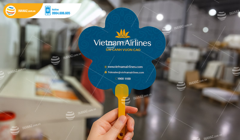 Mẫu quạt nhựa cầm tay hình hoa
