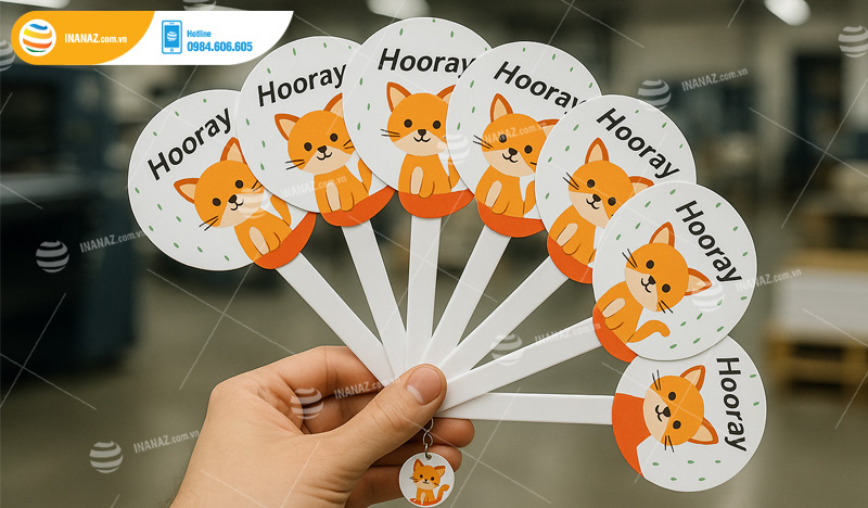 Mẫu quạt nhựa xòe cầm tay