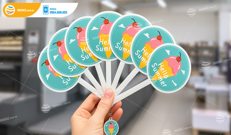 Mẫu quạt nhựa xòe cầm tay