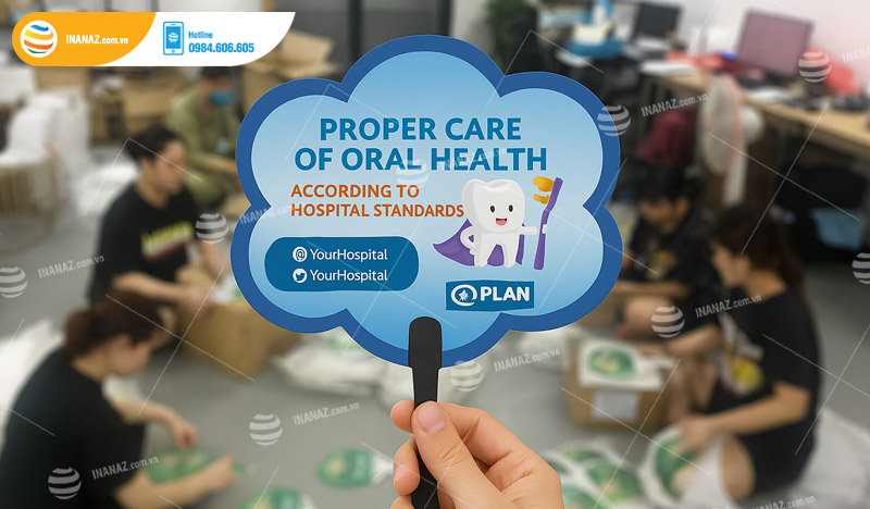 Mẫu quạt nhựa cầm tay quảng cáo phòng khám nha khoa