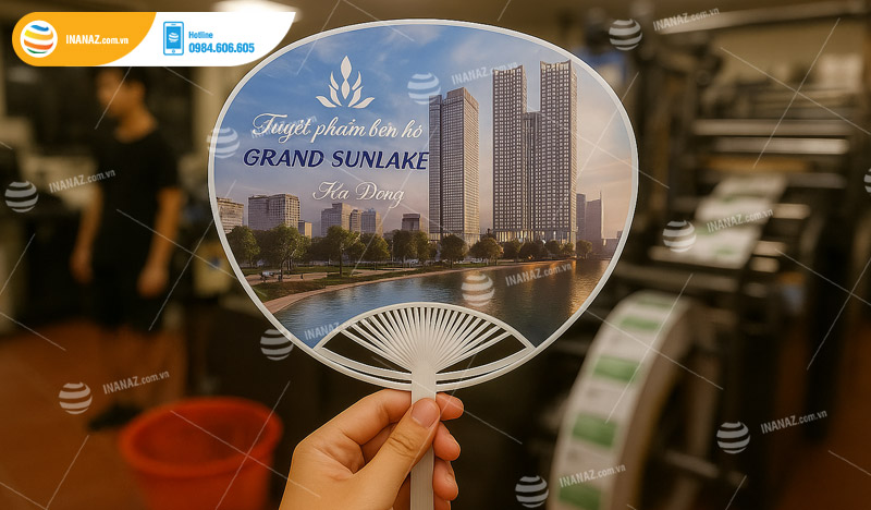 Mẫu quạt nhựa nan hoa cầm tay quảng cáo