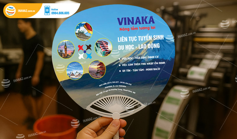 Mẫu quạt nhựa nan hoa cầm tay quảng cáo