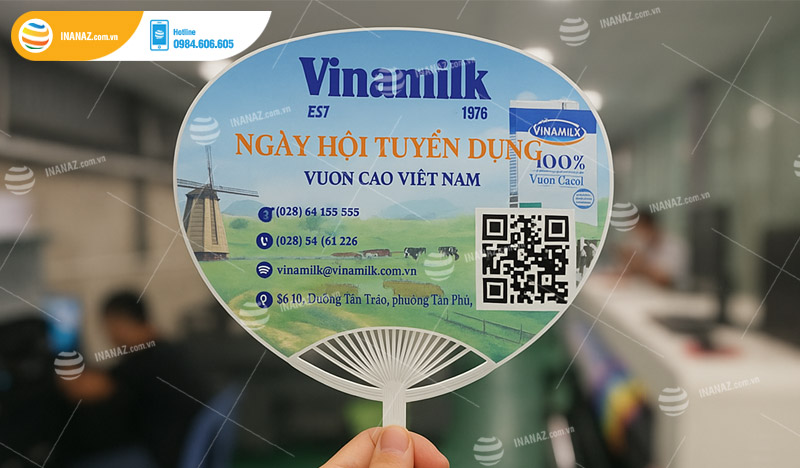 Mẫu quạt nhựa nan hoa cầm tay quảng cáo