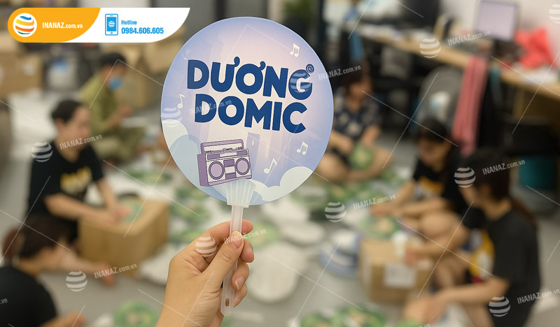 Mẫu quạt nhựa cầm tay cổ vũ trở thành "vũ khí truyền thông" rẻ mà hiệu quả