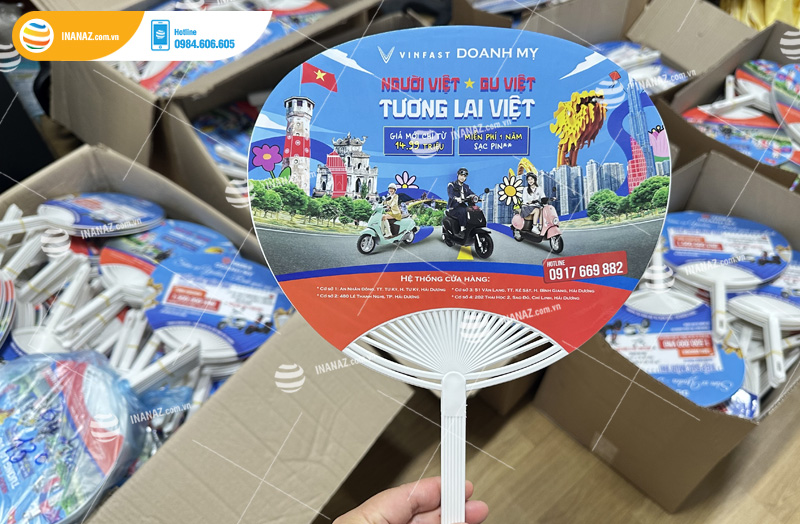 Mẫu quạt nhựa cầm tay của cửa hàng xe điện Doanh Mỵ