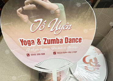 Mẫu quạt nhựa cầm tay Yoga & Zumba Tố Uyên