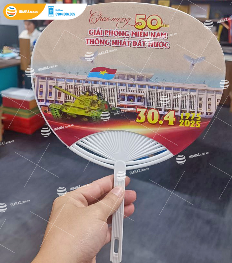Mẫu quạt nhựa cầm tay sự kiện kỷ niệm lễ 30.4