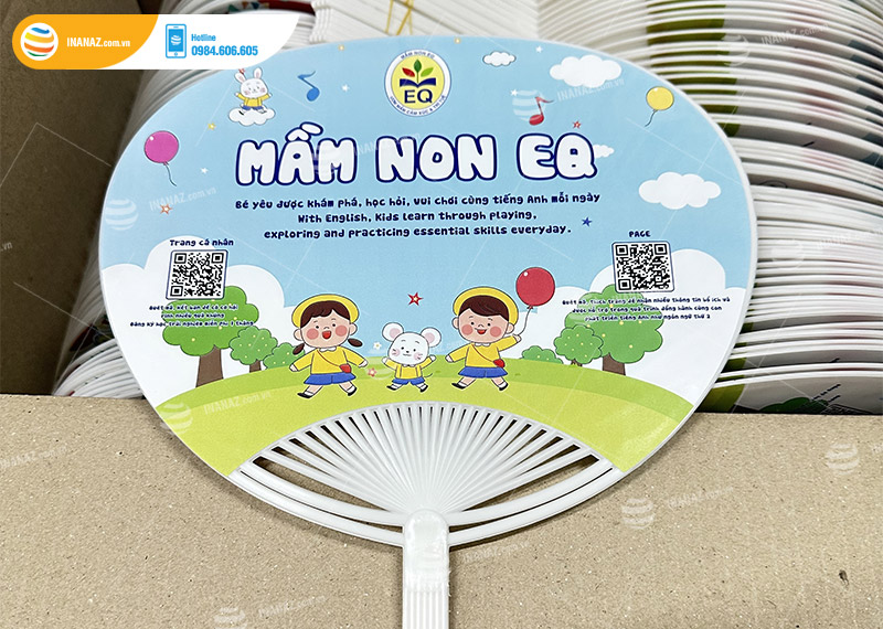 Mẫu quạt nhựa quảng cáo trường mầm non EQ