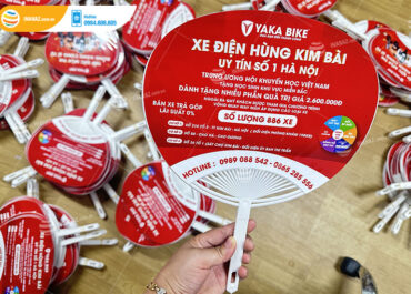 Mẫu quạt nhựa cầm tay cửa hàng xe điện Hùng Kim Bài