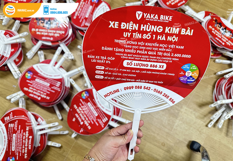 Mẫu quạt nhựa cầm tay cửa hàng xe điện Hùng Kim Bài
